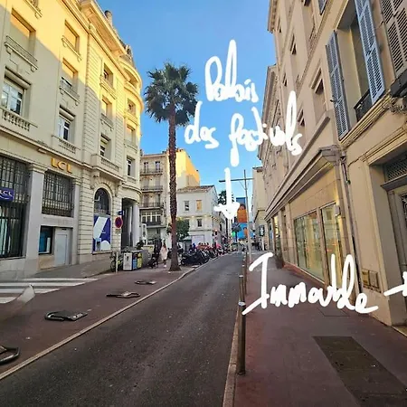 Palais Des Festivals Et Rue D'antibes Charme Mansardes Cannes