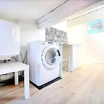 Apartment Meilleure Localisation A Cannes, Palais Des Festivals, Rue D'antibes, Charme Mansardes, Plafonds Bas A Certains Endroits *