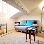 Meilleure Localisation A Cannes, Palais Des Festivals, Rue D'antibes, Charme Mansardes, Plafonds Bas A Certains Endroits Apartment Cannes