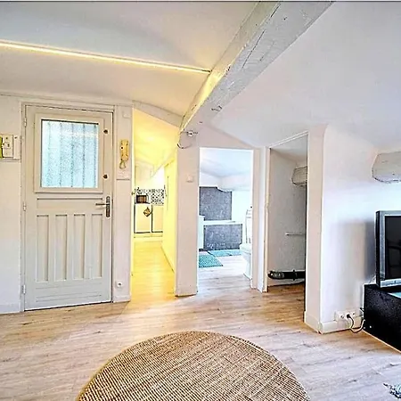 Meilleure Localisation A Cannes, Palais Des Festivals, Rue D'antibes, Charme Mansardes, Plafonds Bas A Certains Endroits Apartment *