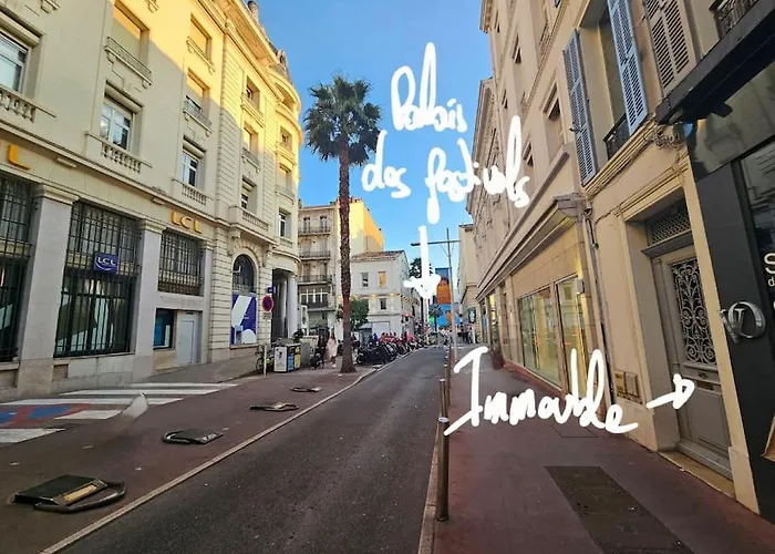 Palais Des Festivals Et Rue D'antibes Charme Mansardes Cannes