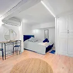 דירה Meilleure Localisation A Cannes, Palais Des Festivals, Rue D'antibes, Charme Mansardes, Plafonds Bas A Certains Endroits